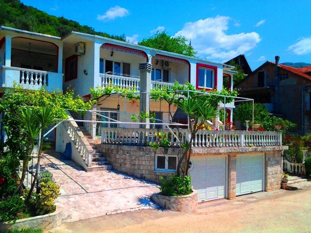 Villa Lastva Apartments 티바트 외부 사진